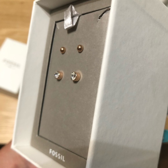 NWT Fossil earrings 💘 - Picture 2 of 4